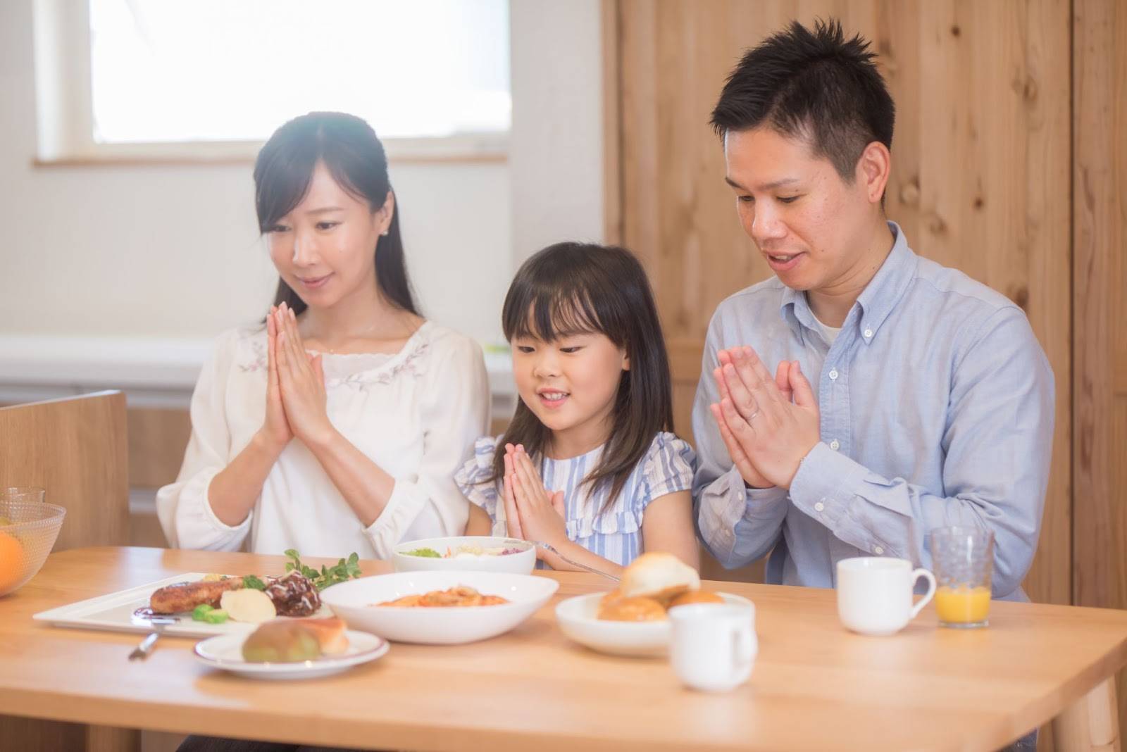 Ngồi ăn cùng nhau